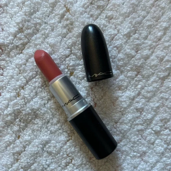 MAC Cosmetics Lipstick in Kinda Sexy - Picture 2 of 4